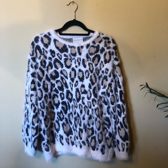 Hayden Los Angeles Animal Print Leopard Fuzzy Eyelash Relaxed Sweater - Picture 3 of 10